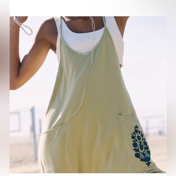 FREE PEOPLE MOVEMENT Hot Shot Logo Onesie sz xs moss combo - Picture 9 of 10